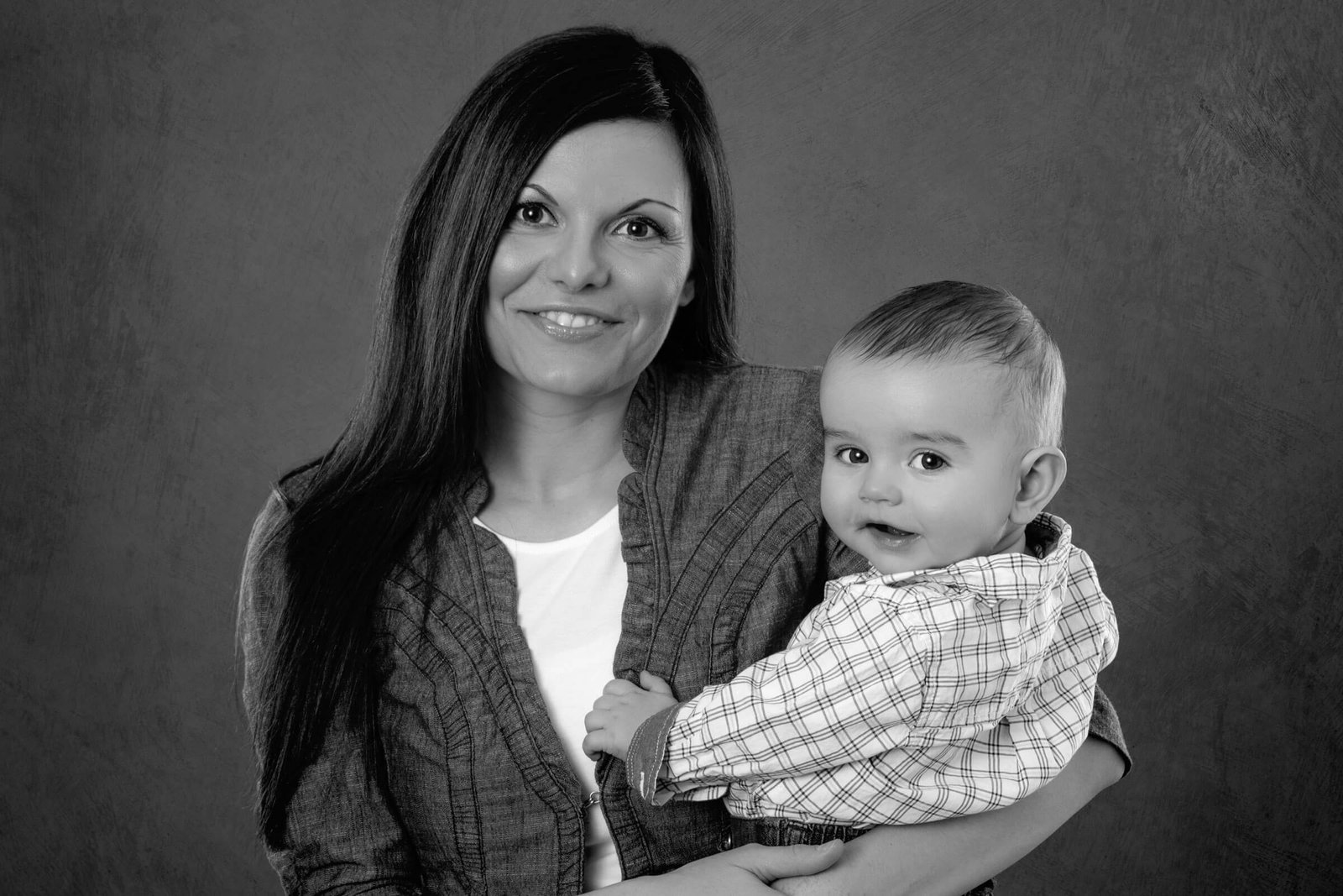 family-portrait-black-white