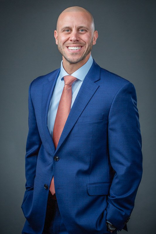 professional-headshot-corporate-portrait-man-in-blue-suit