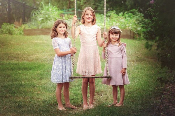 family-photographer-children-by-swing family-photographer-children-by-swing