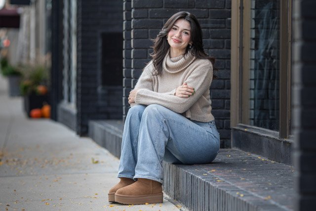 senior-pictures-birmingham-michigan-girl sitting on a step