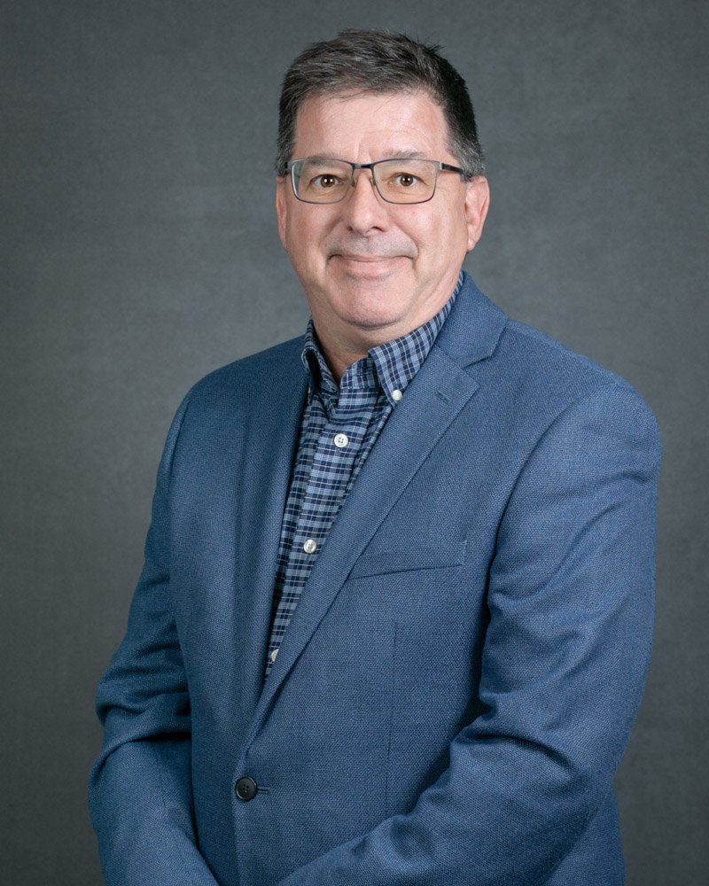 Executive-style team headshot from large corporate headshot day in Detroit-33