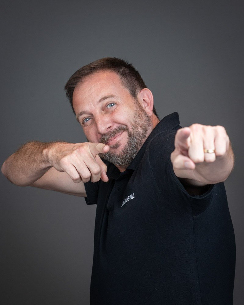 Magna employee having fun during an on-site corporate headshot session